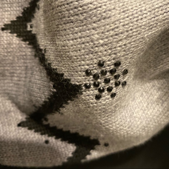 HARRICANA SNOW BEANIE WITH UPCYCLED SILVER FOX FUR POM RARE Grey/Black MIX - Picture 11 of 15